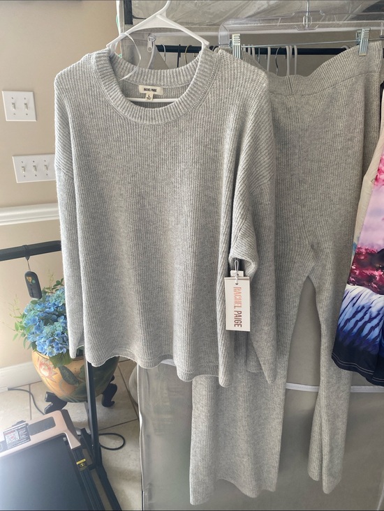Rachel Paige Sweaters - Rachel Paige Women's Light Gray Ribbed Crewneck Sweater
